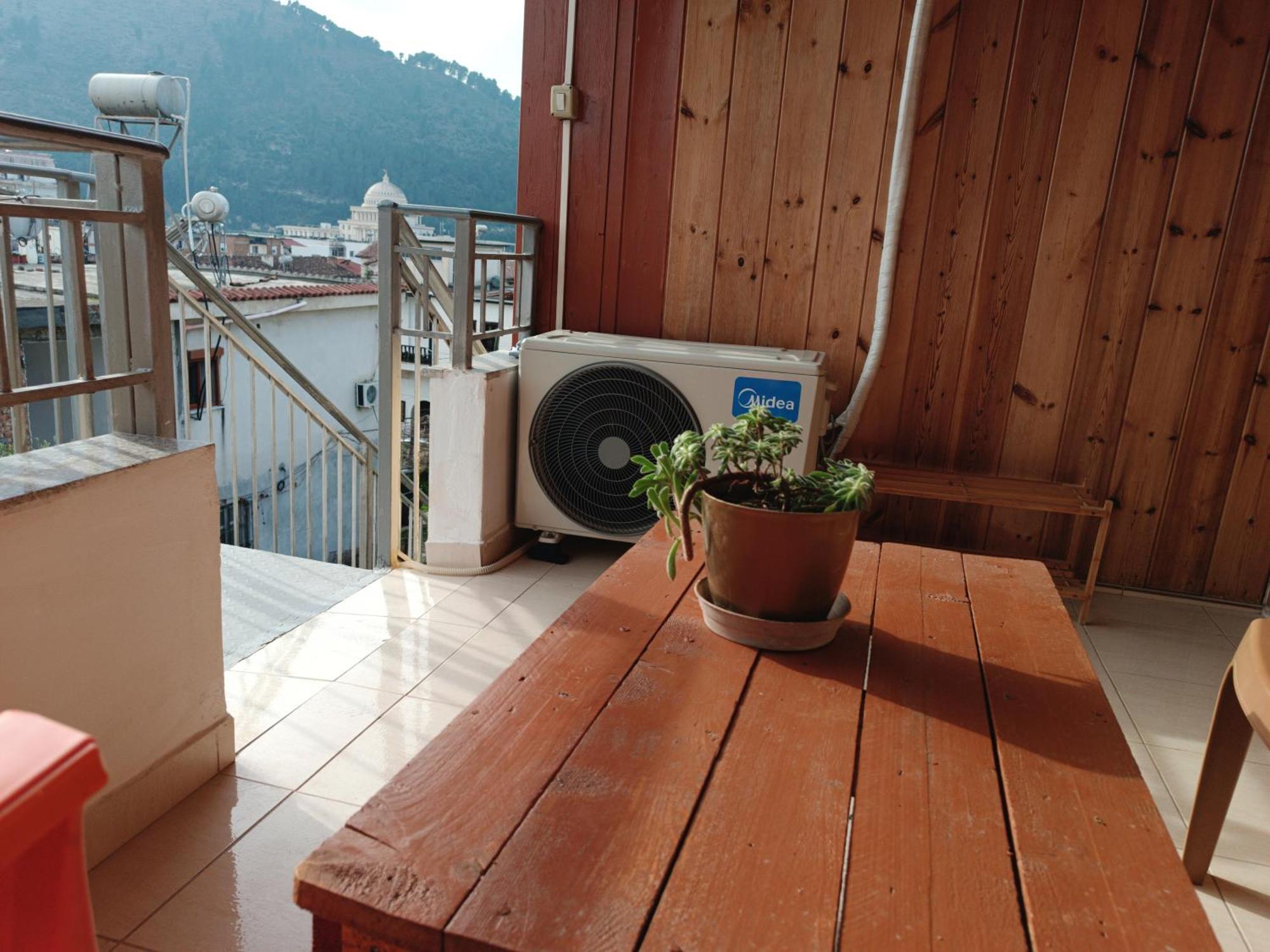 Guesthouse Eva Suite Μπεράτ Εξωτερικό φωτογραφία